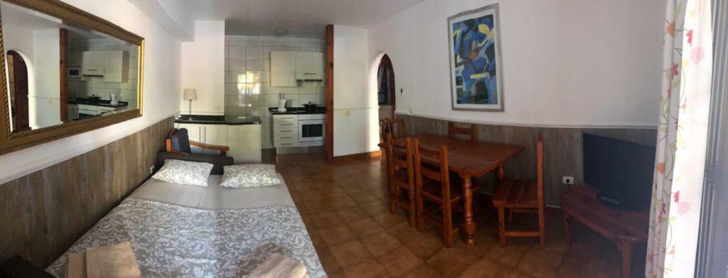 First Line Apartment Arona  Bagian luar foto